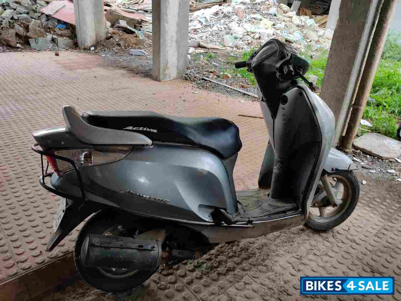 Silver Honda Aviator