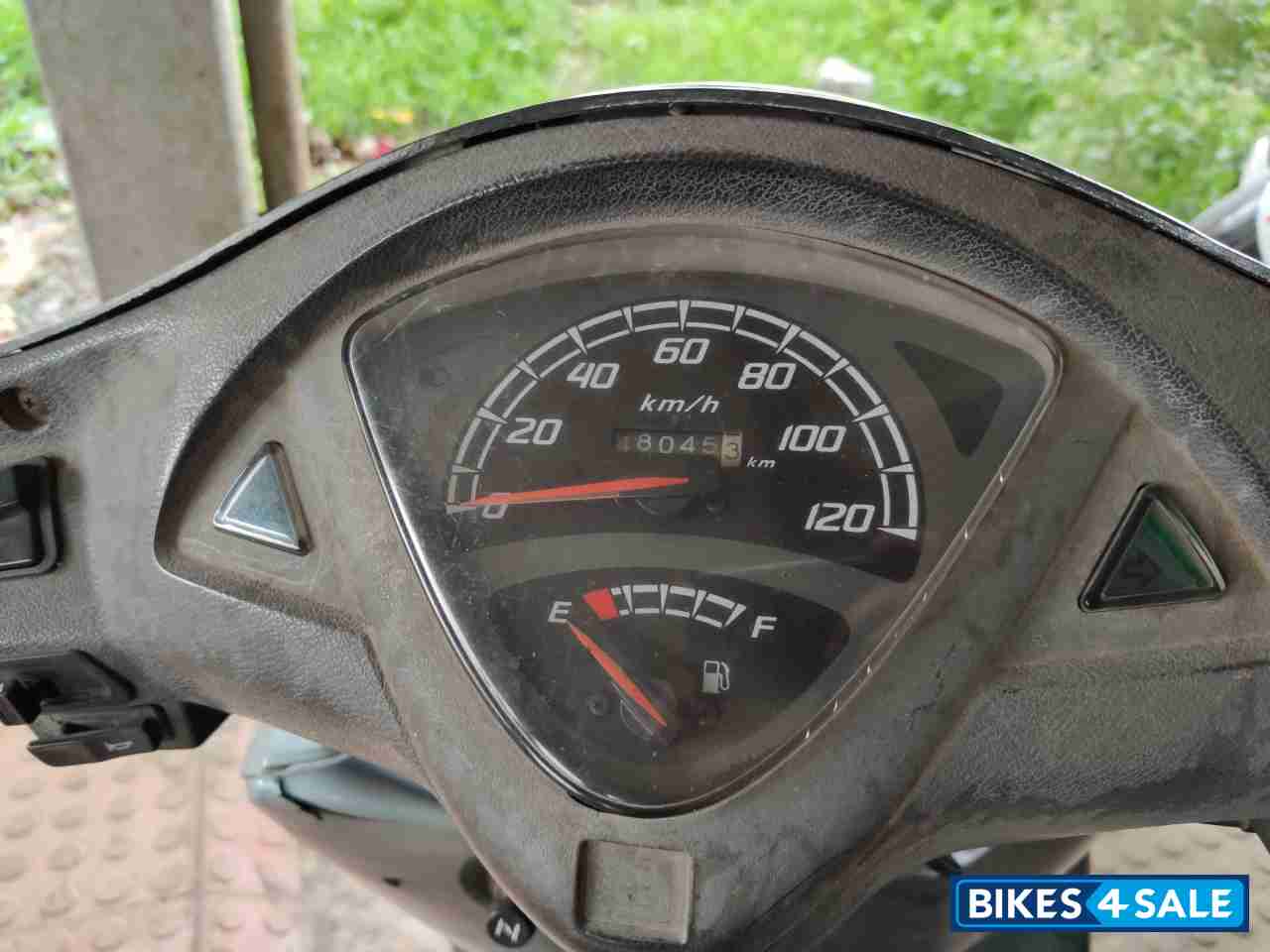 Silver Honda Aviator