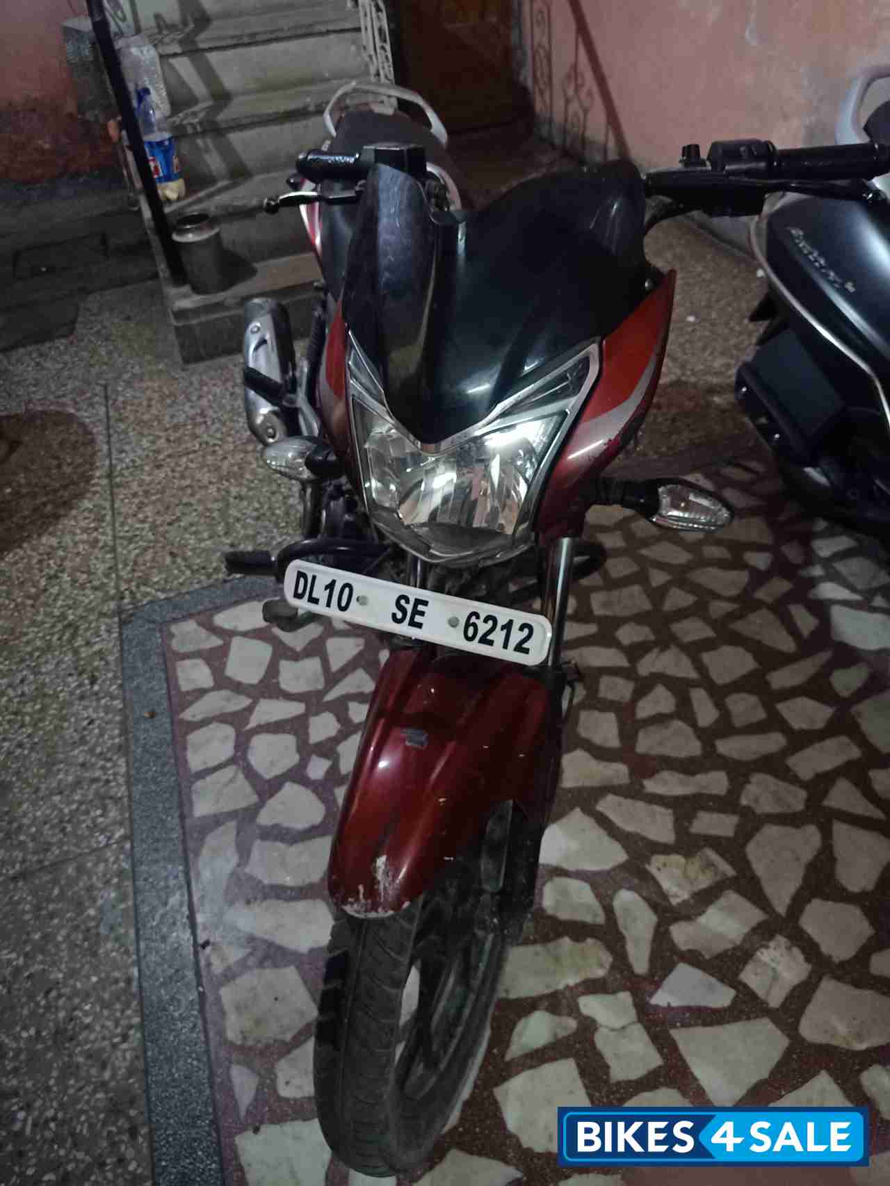 Red Bajaj Discover 100T