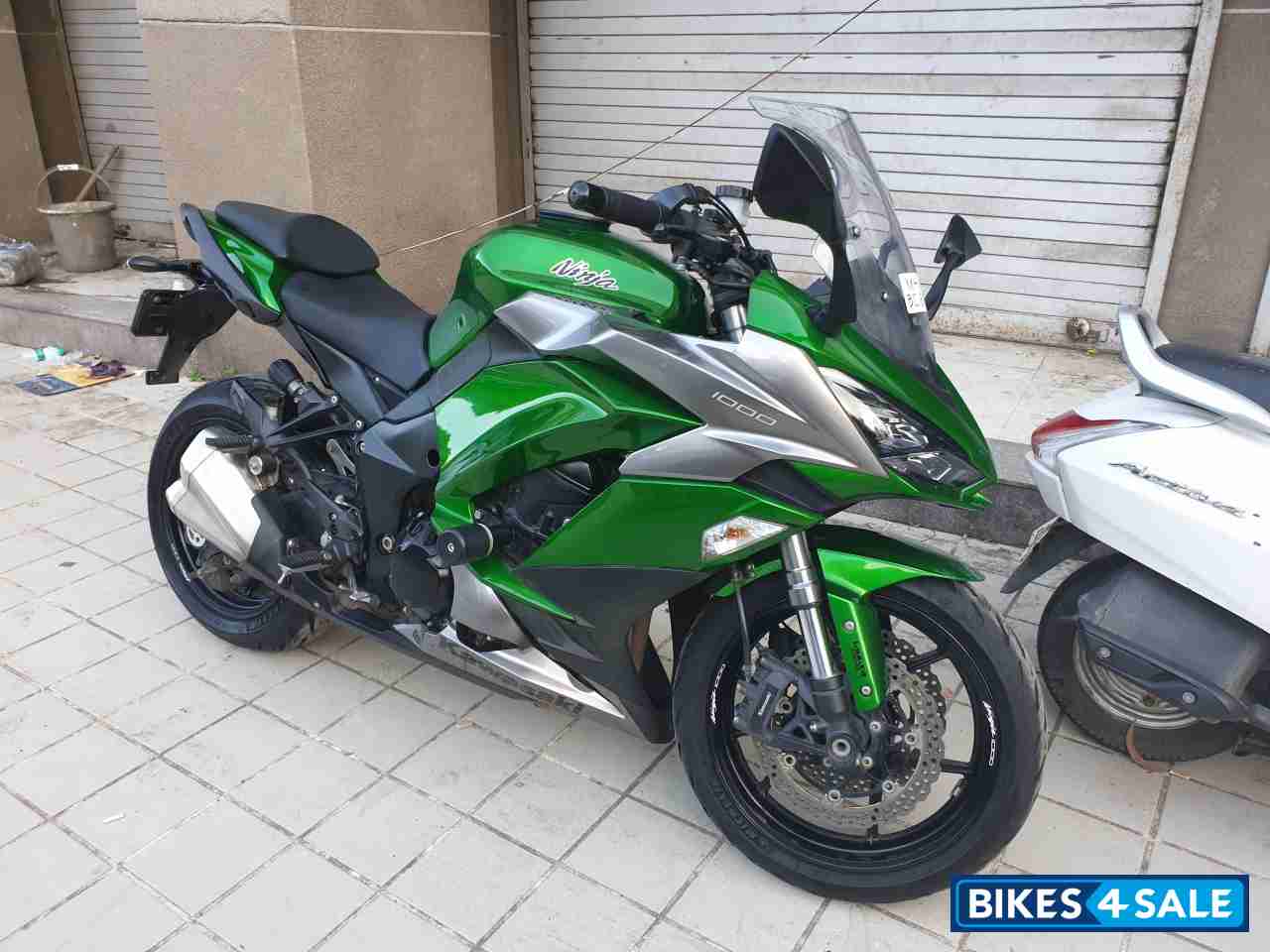 Green Kawasaki Z1000SX