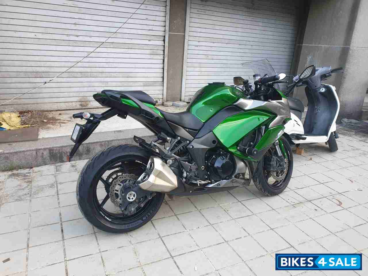 Green Kawasaki Z1000SX