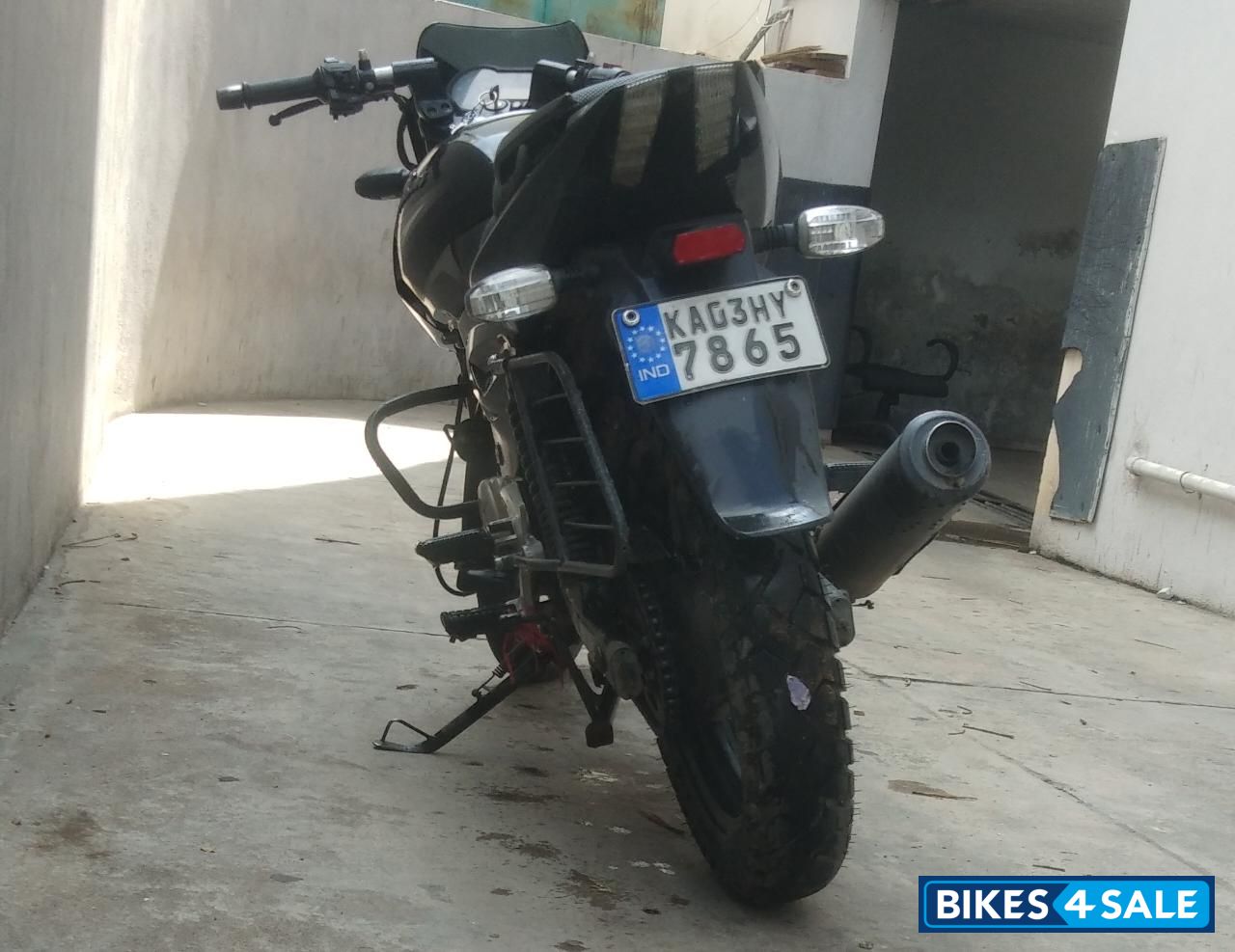 Black Bajaj Pulsar 180 DTSi