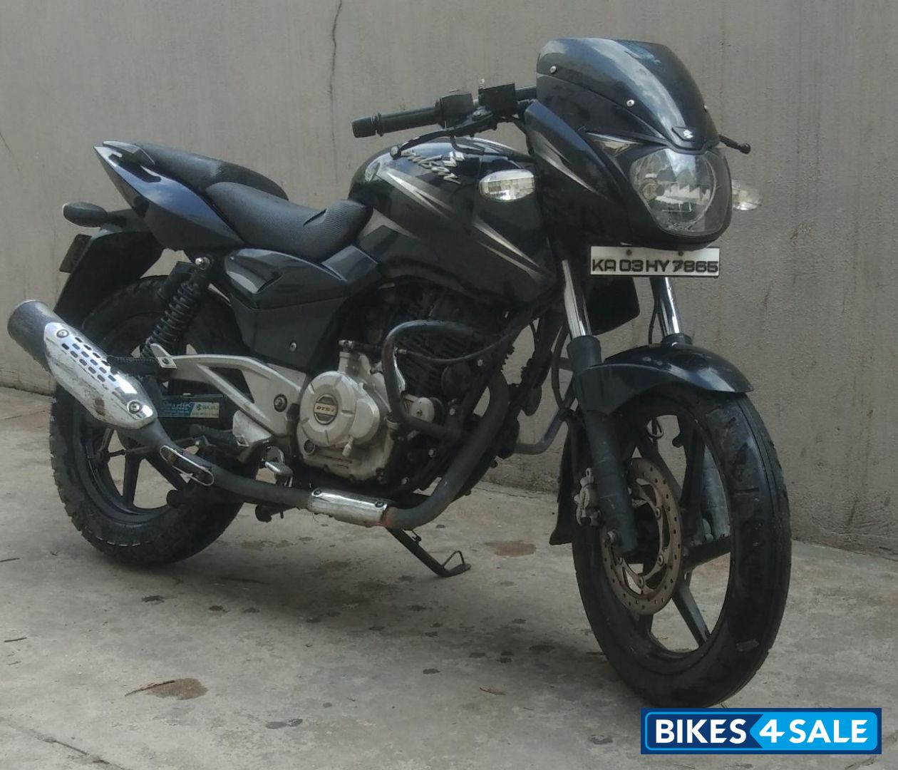 Black Bajaj Pulsar 180 DTSi