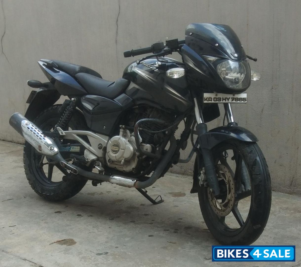 Black Bajaj Pulsar 180 DTSi