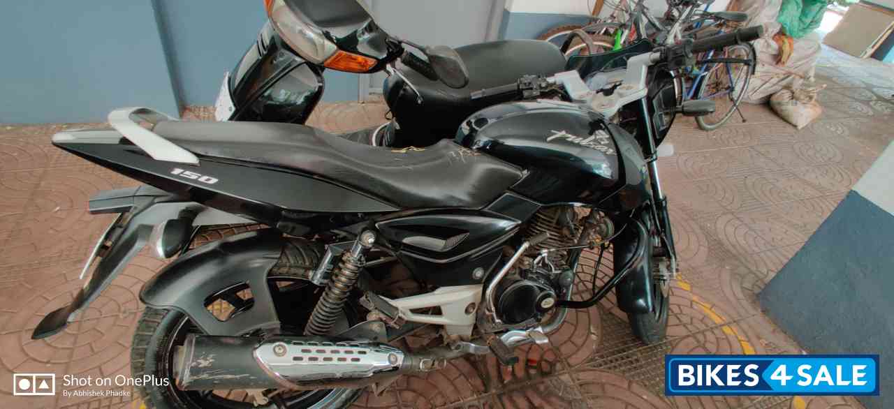 Black Bajaj Pulsar 150 Classic