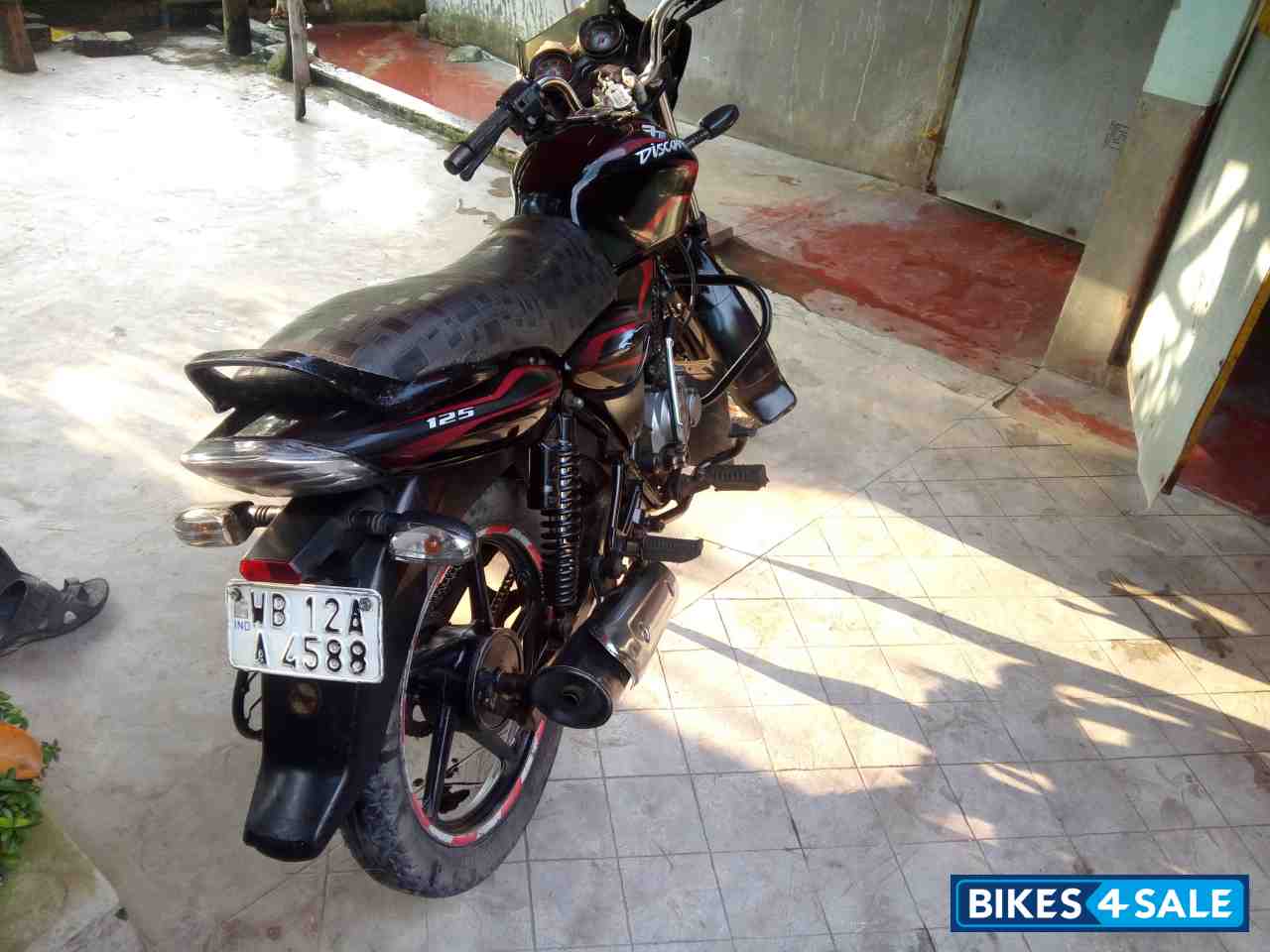 Black Bajaj Discover DTSi 125