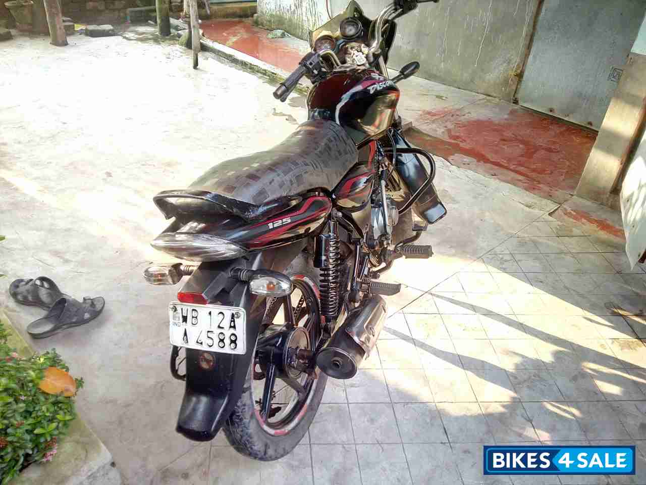 Black Bajaj Discover DTSi 125