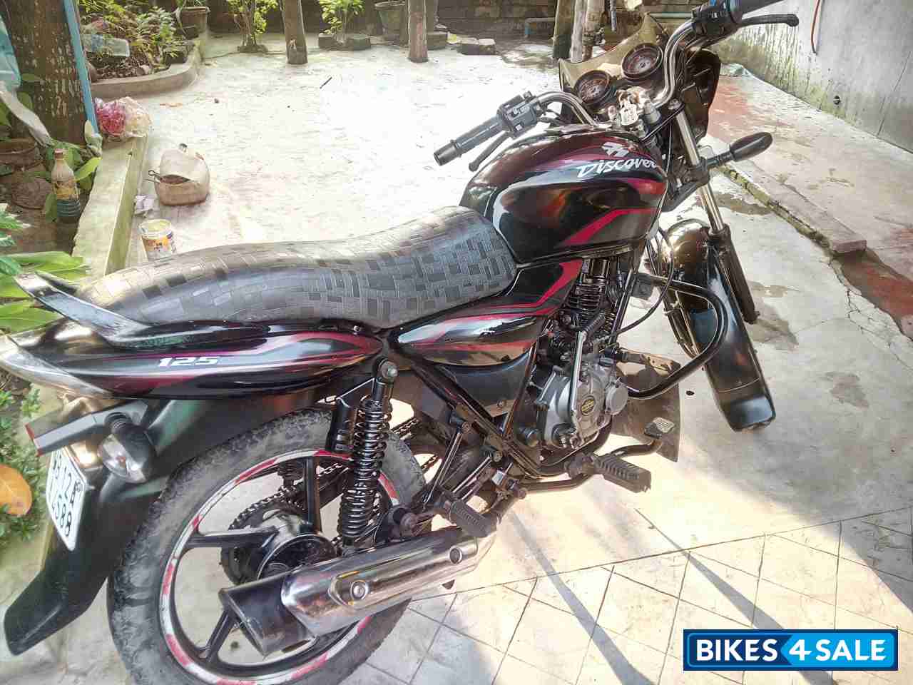 Black Bajaj Discover DTSi 125
