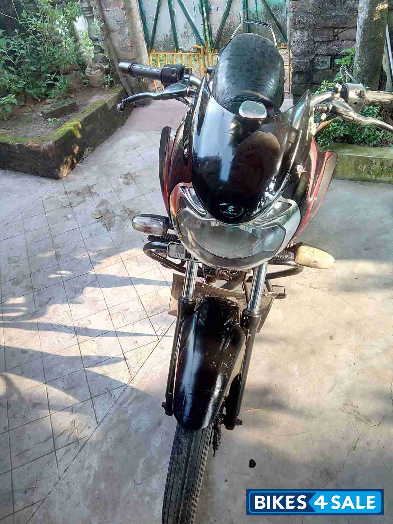 Black Bajaj Discover DTSi 125