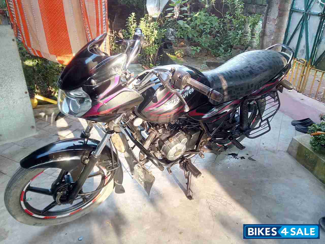 Black Bajaj Discover DTSi 125