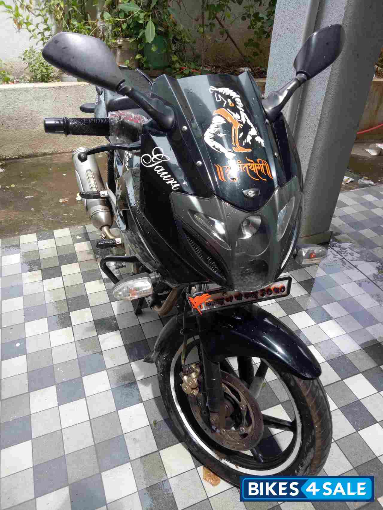 Black Bajaj Pulsar 220 DTSFi