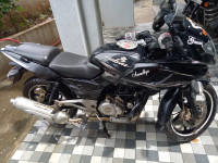 Black Bajaj Pulsar 220 DTSFi