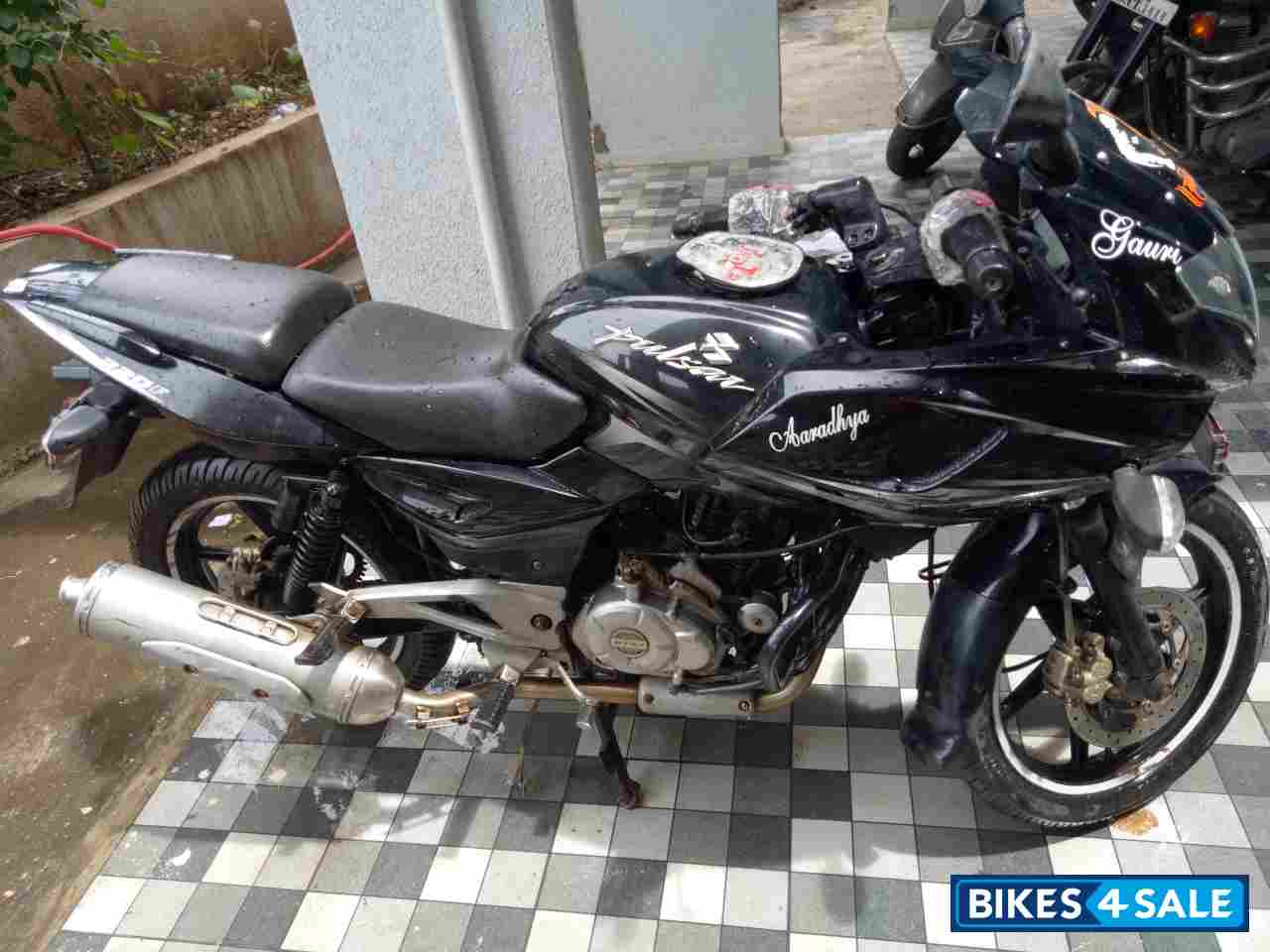 Black Bajaj Pulsar 220 DTSFi
