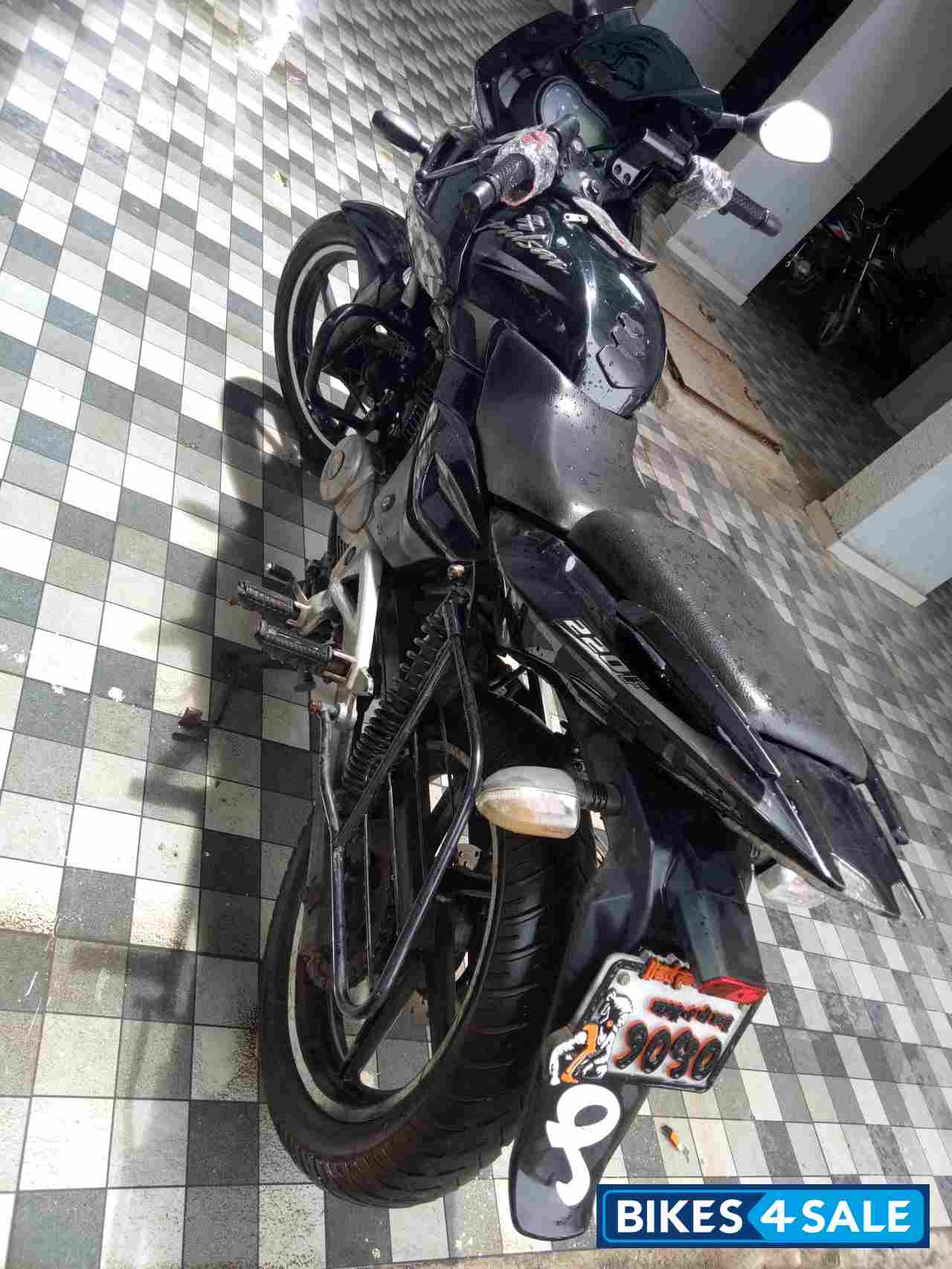Black Bajaj Pulsar 220 DTSFi