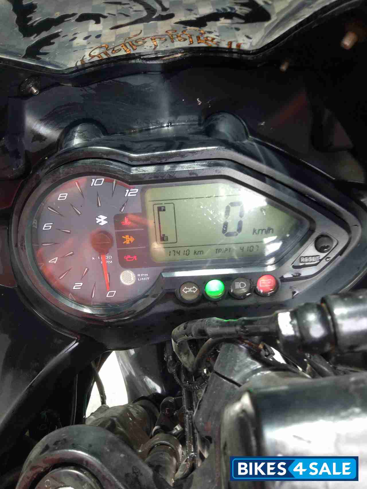 Black Bajaj Pulsar 220 DTSFi