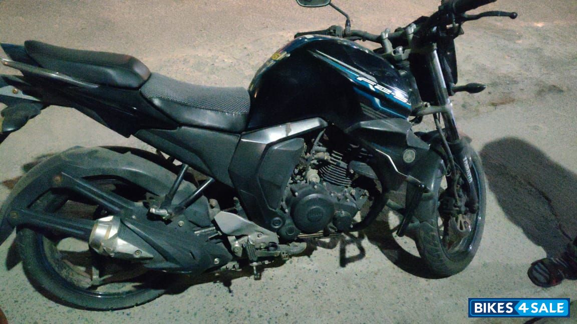 Blue-black Yamaha FZ-S FI V2