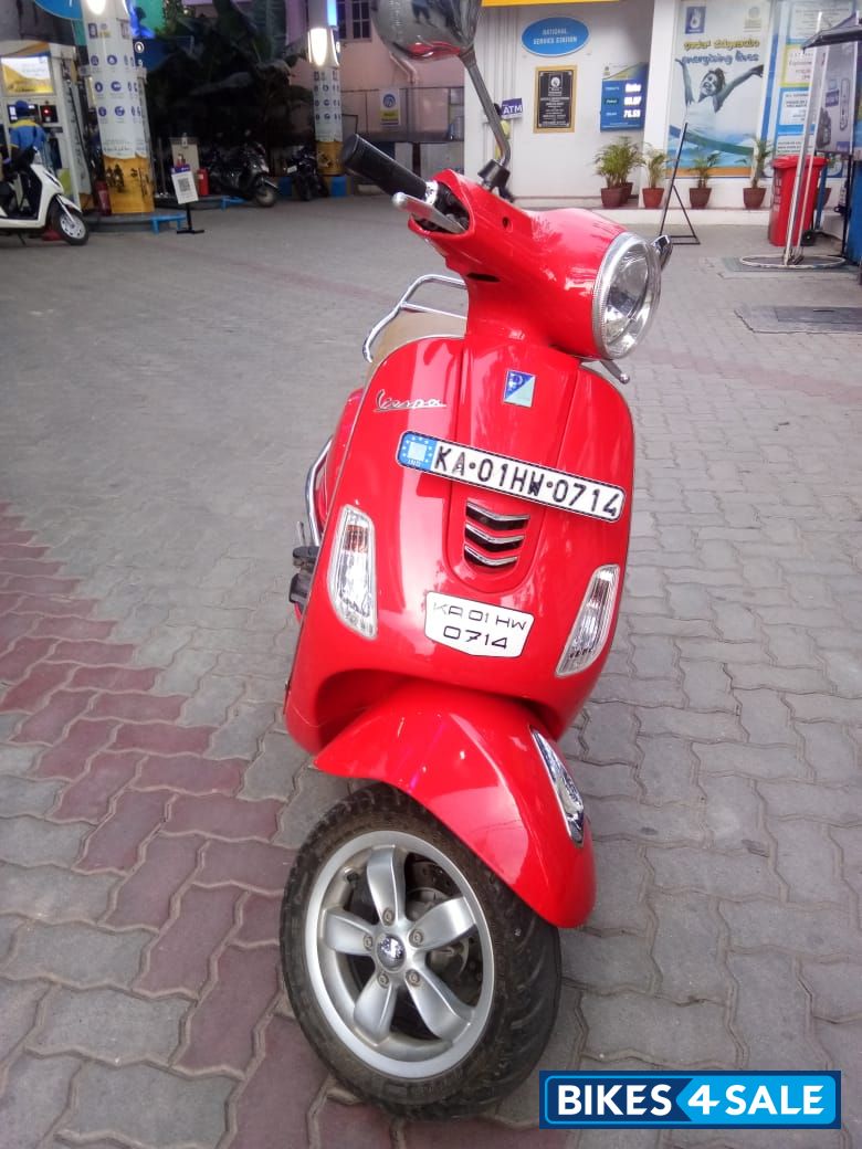 Red Vespa SXL 150
