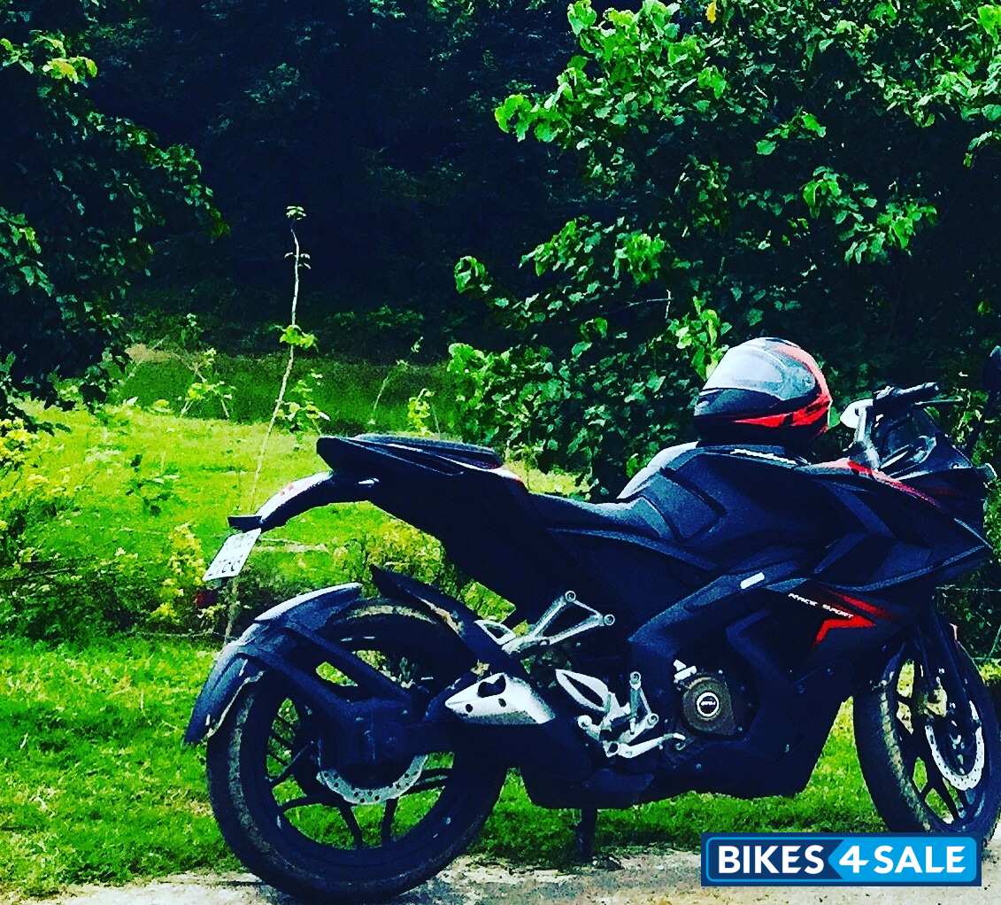 Devil Black Bajaj Pulsar RS 200 Devil Black Bajaj Pulsar RS 200