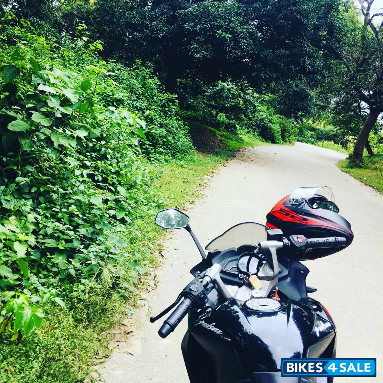 Devil Black Bajaj Pulsar RS 200 Devil Black Bajaj Pulsar RS 200