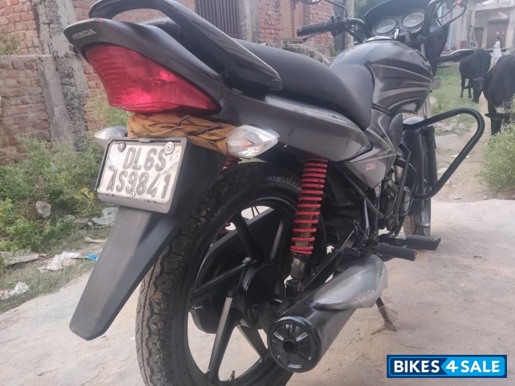 Black Honda Dream Yuga