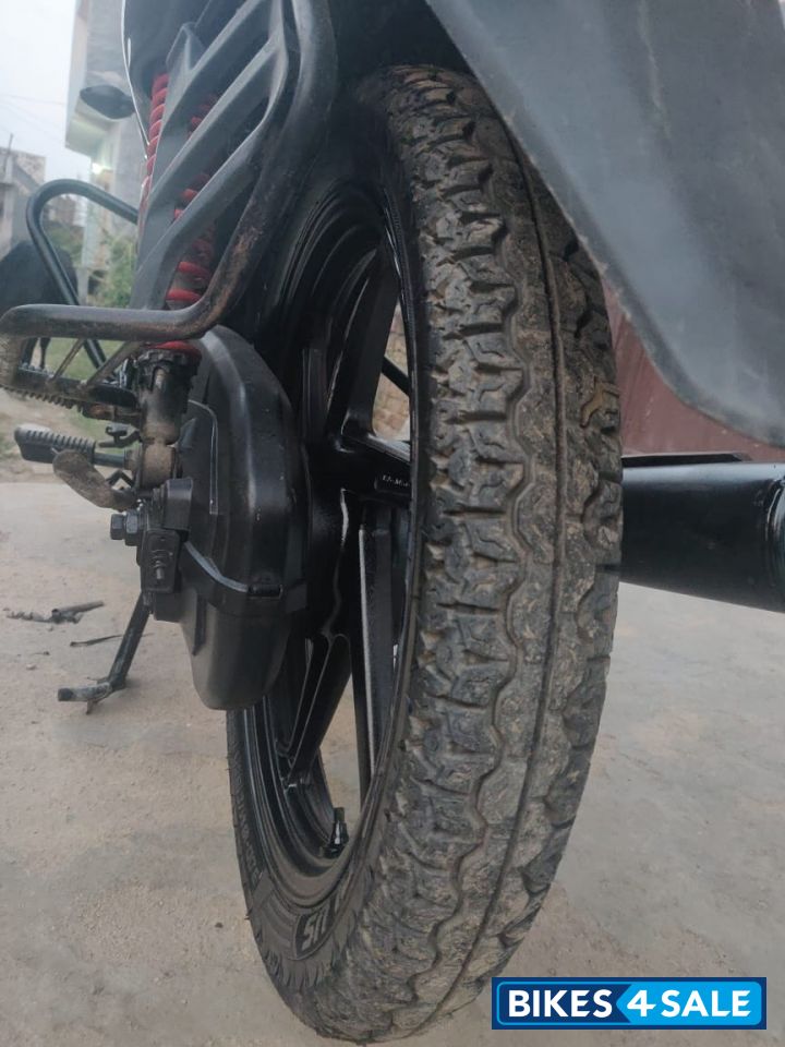 Black Honda Dream Yuga