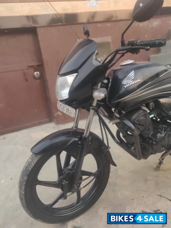 Black Honda Dream Yuga