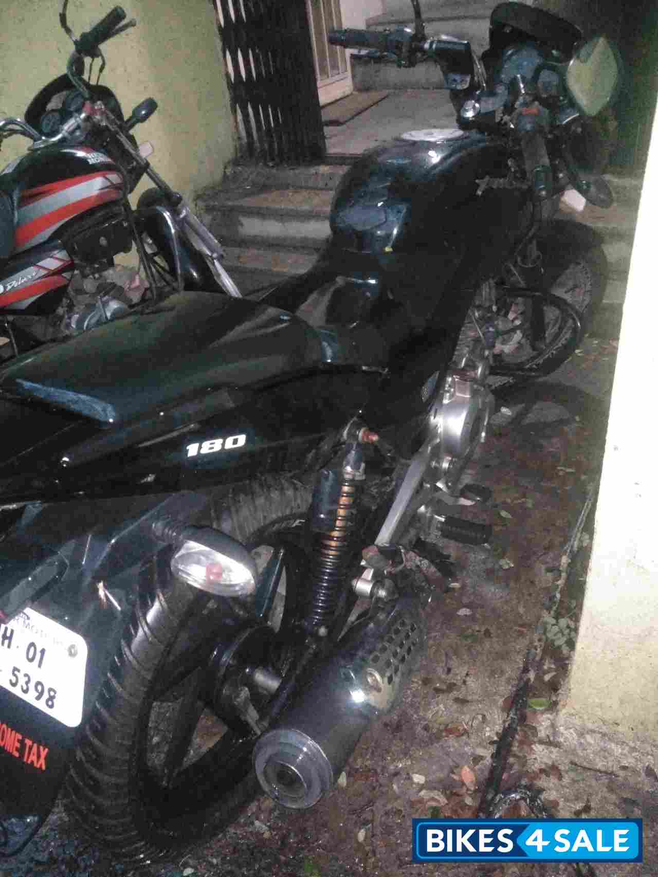 Black Bajaj Pulsar 180 DTSi