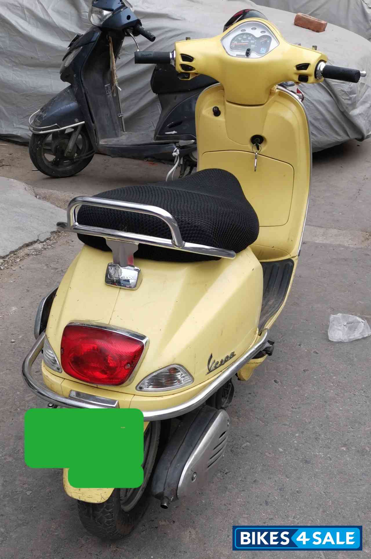 Used 2012 model Vespa LX 125 for sale in New Delhi. ID 271990 - Bikes4Sale