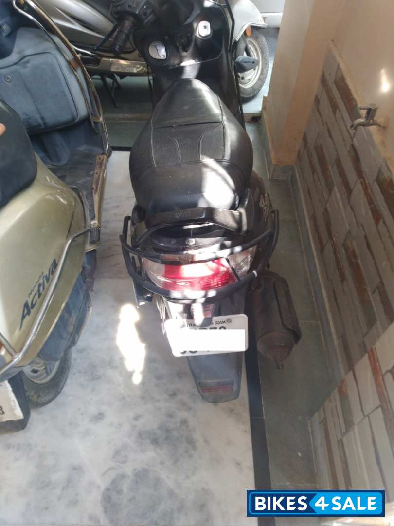 Black Mahindra Flyte