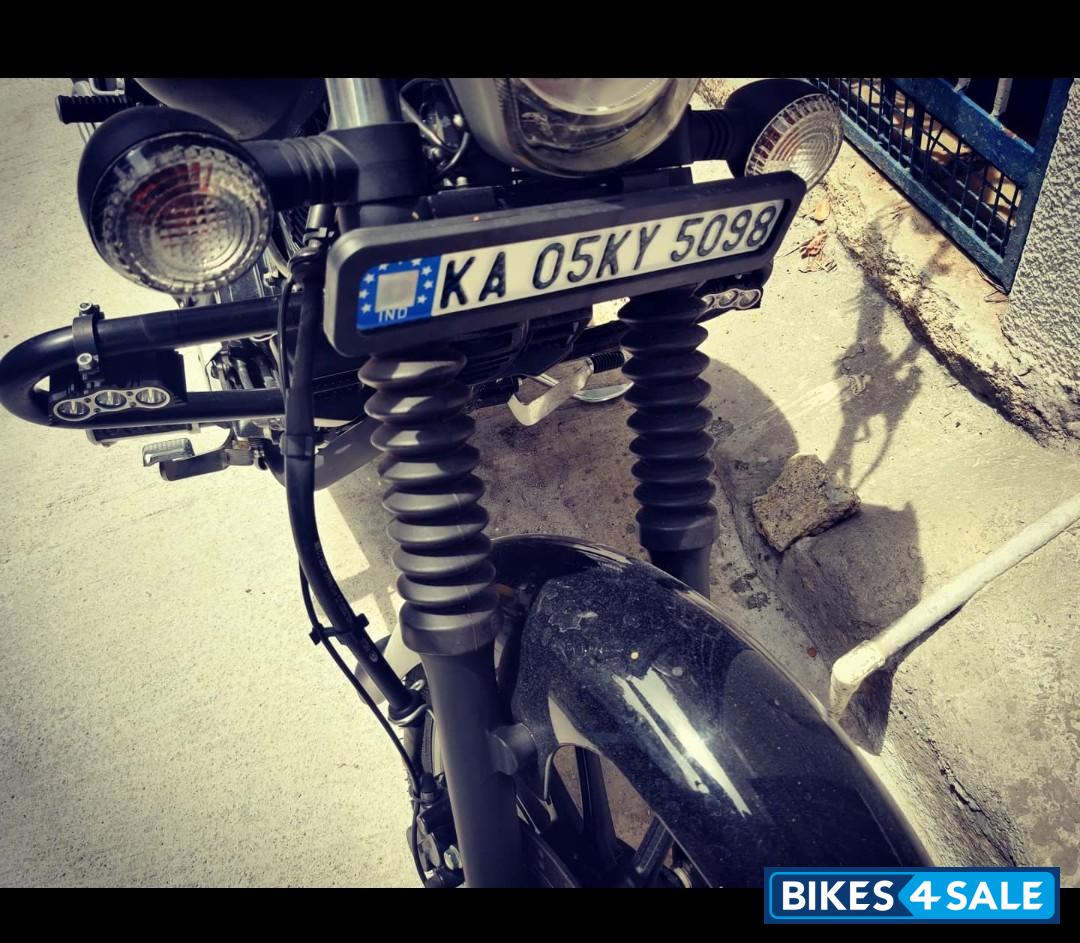 Black Bajaj Avenger Street 220 BS6