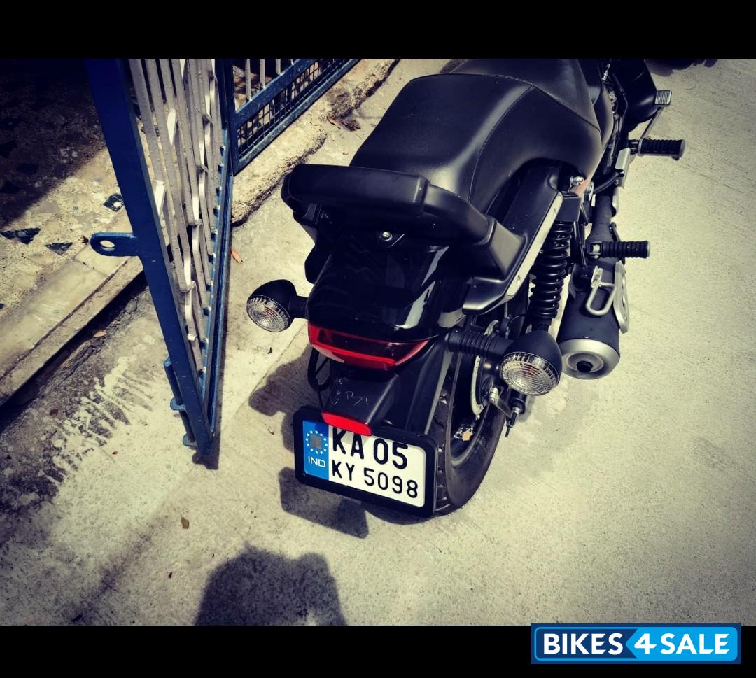 Black Bajaj Avenger Street 220 BS6