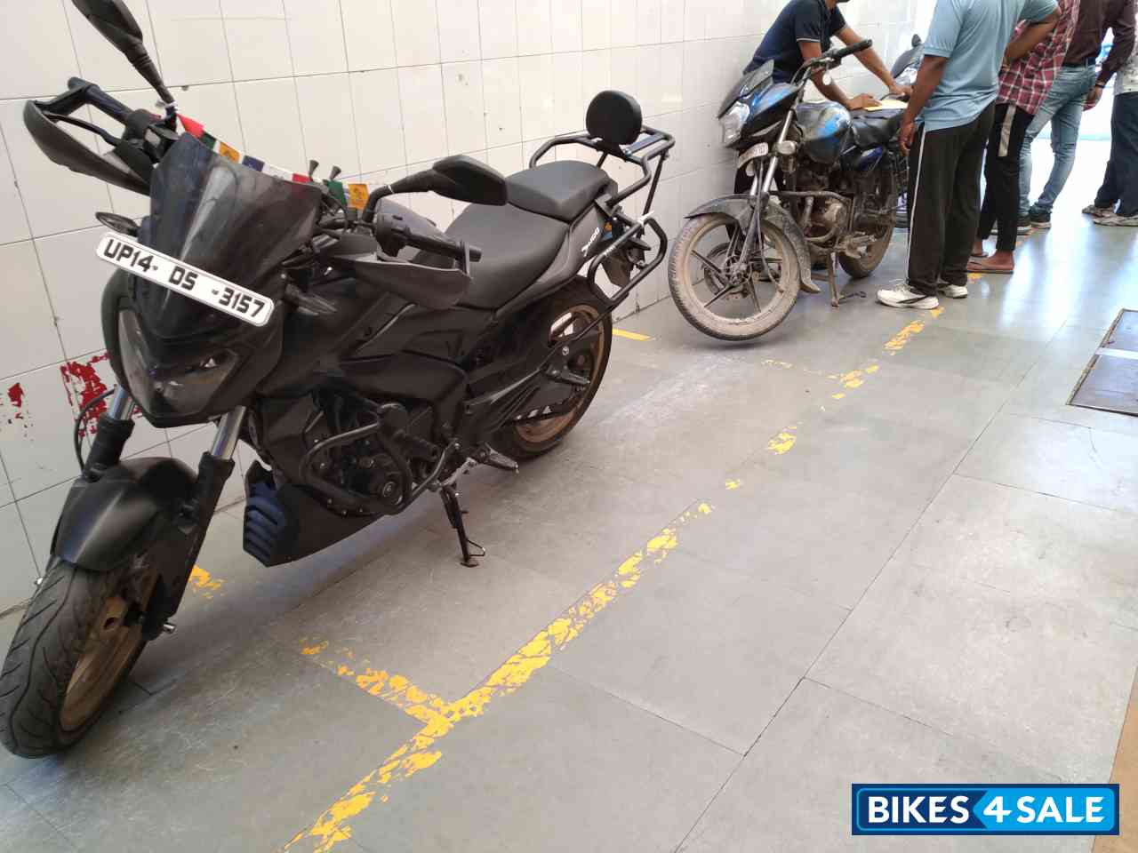Matt Black Bajaj Dominar 400