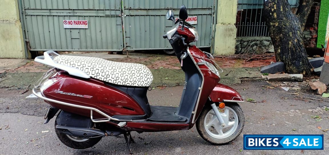 Maroon Honda Activa 125