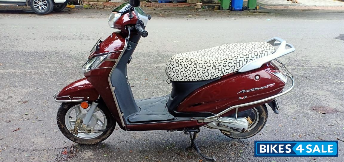 Maroon Honda Activa 125