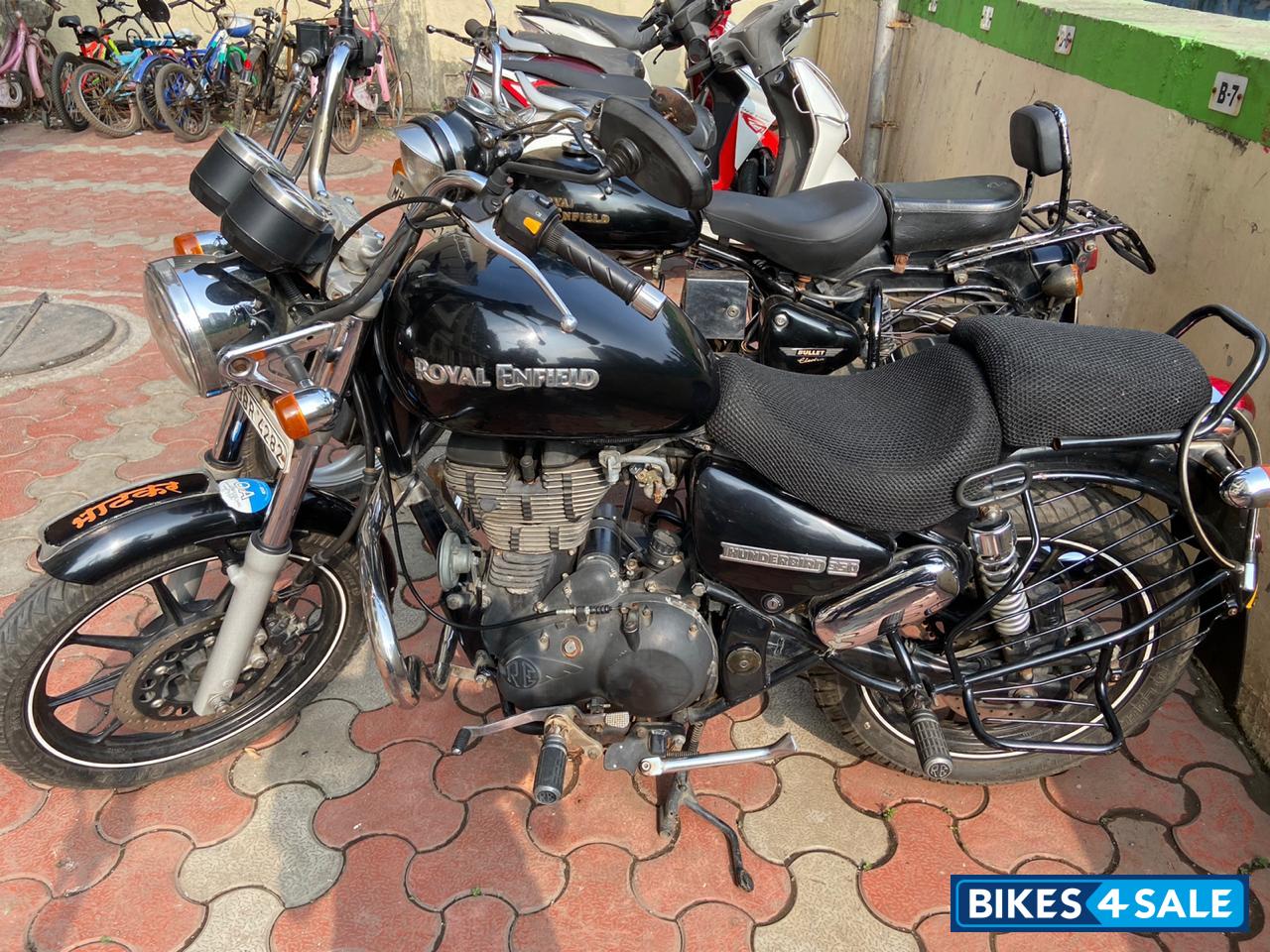 Black Royal Enfield Thunderbird 350 Black Royal Enfield Thunderbird 350