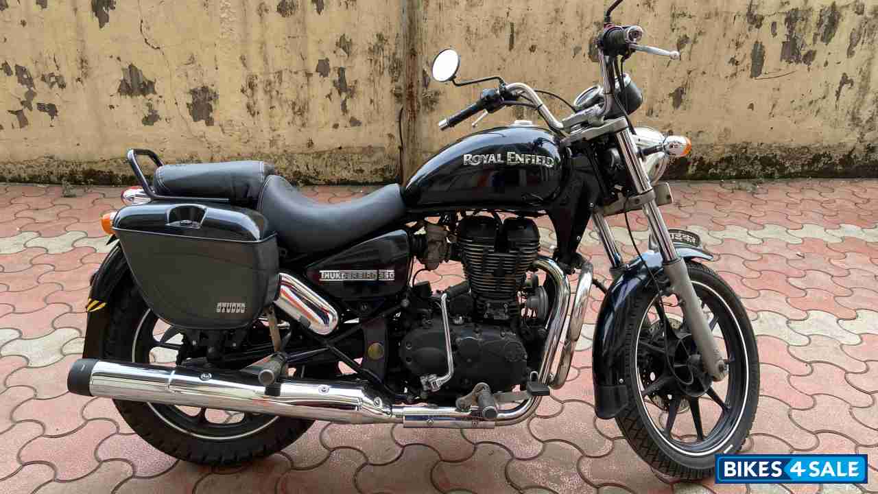 Black Royal Enfield Thunderbird 350 Black Royal Enfield Thunderbird 350