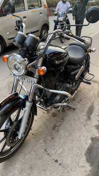 Black Royal Enfield Thunderbird 350