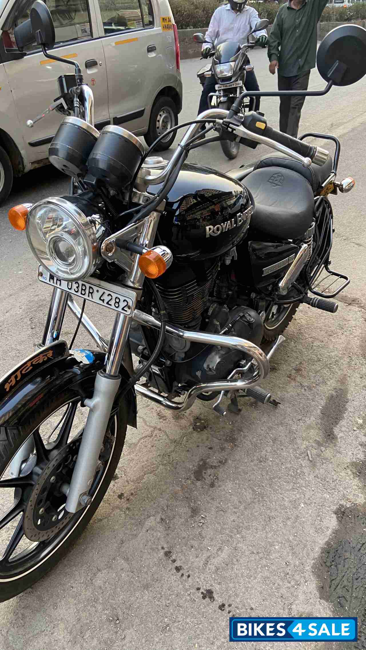 Black Royal Enfield Thunderbird 350 Black Royal Enfield Thunderbird 350