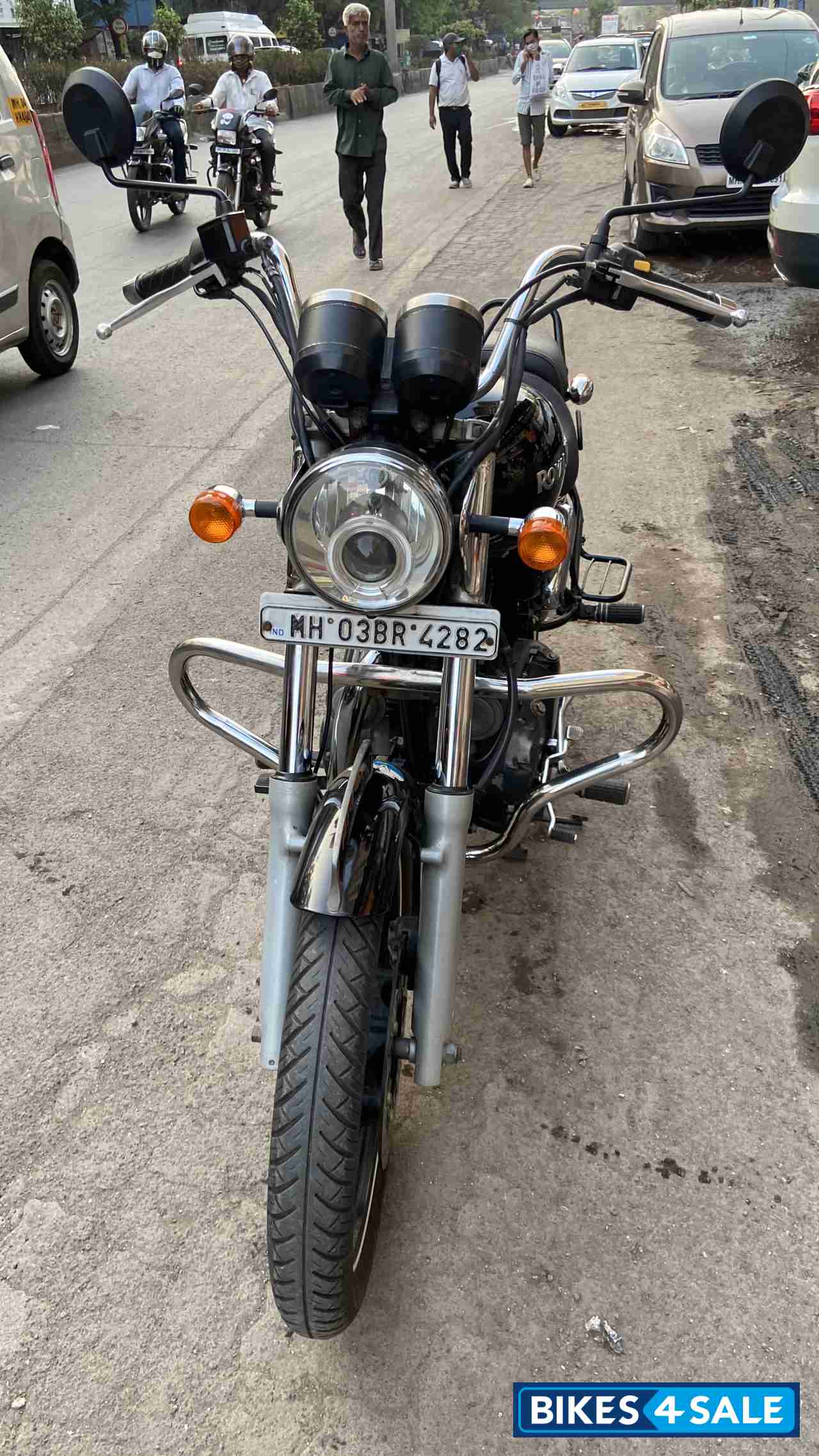 Black Royal Enfield Thunderbird 350 Black Royal Enfield Thunderbird 350