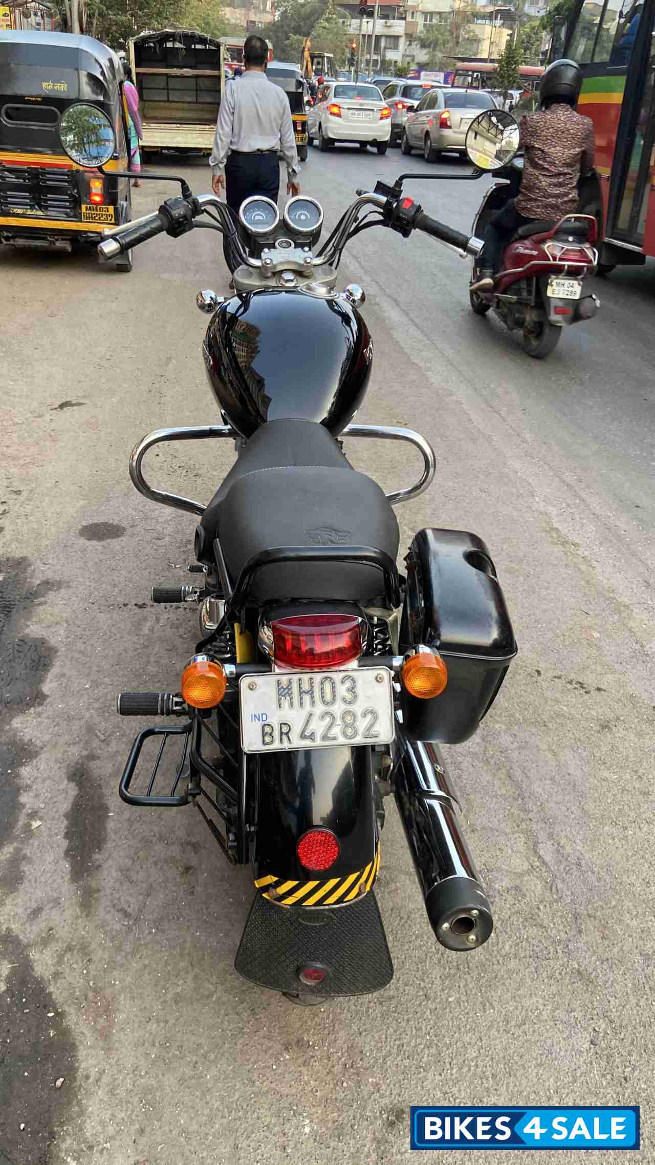 Black Royal Enfield Thunderbird 350 Black Royal Enfield Thunderbird 350