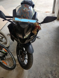 Black Yamaha YZF R15 V3