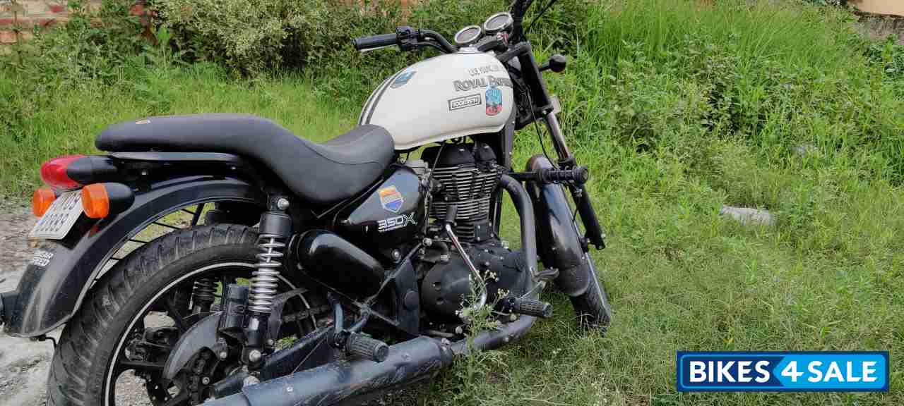 White Royal Enfield Thunderbird X 350