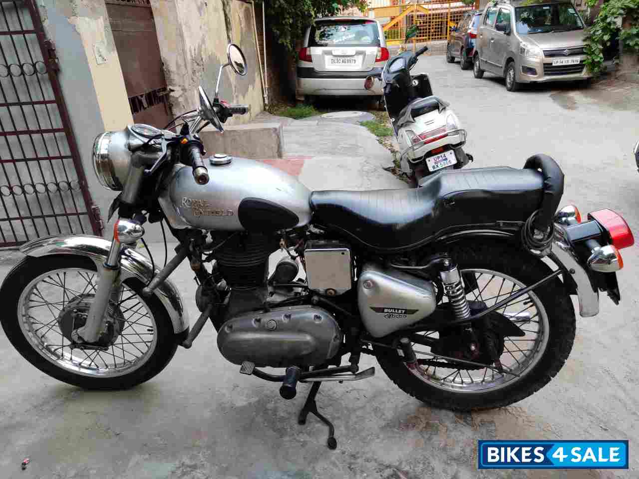 Silver Royal Enfield  Bullet electra 350