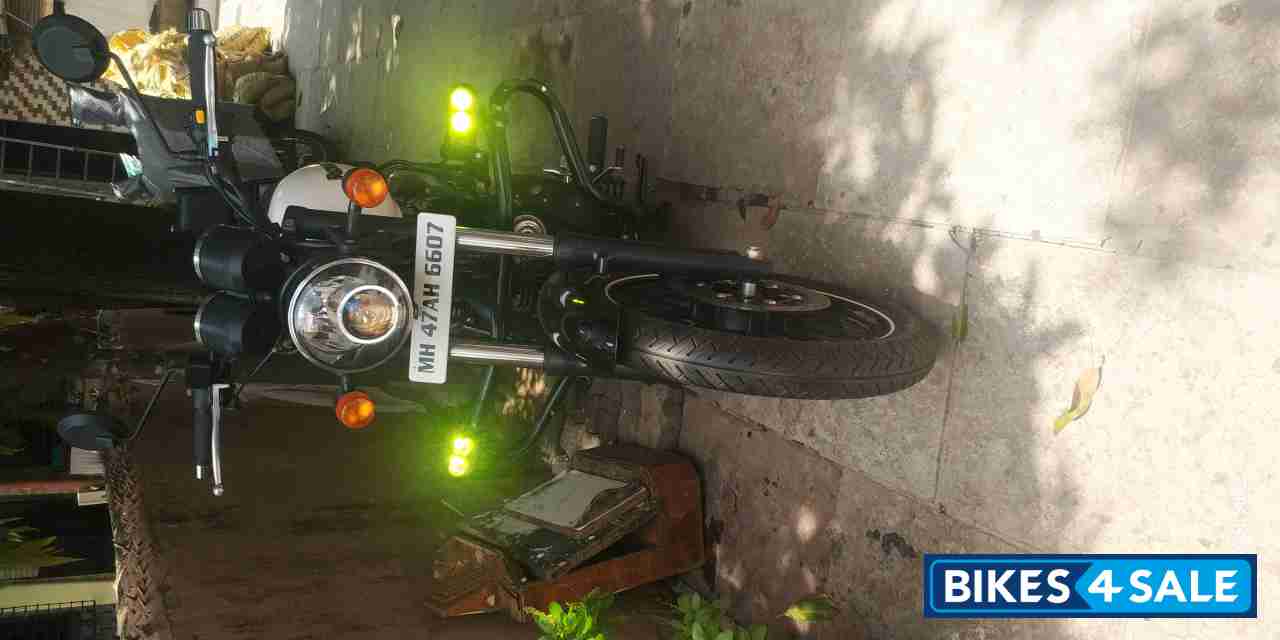 White Royal Enfield Thunderbird X 350