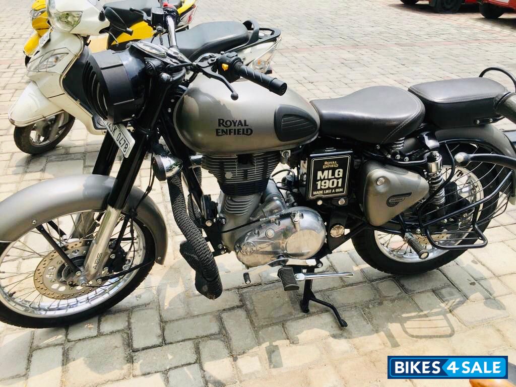 Gunmetal Grey Royal Enfield Classic Gunmetal Grey