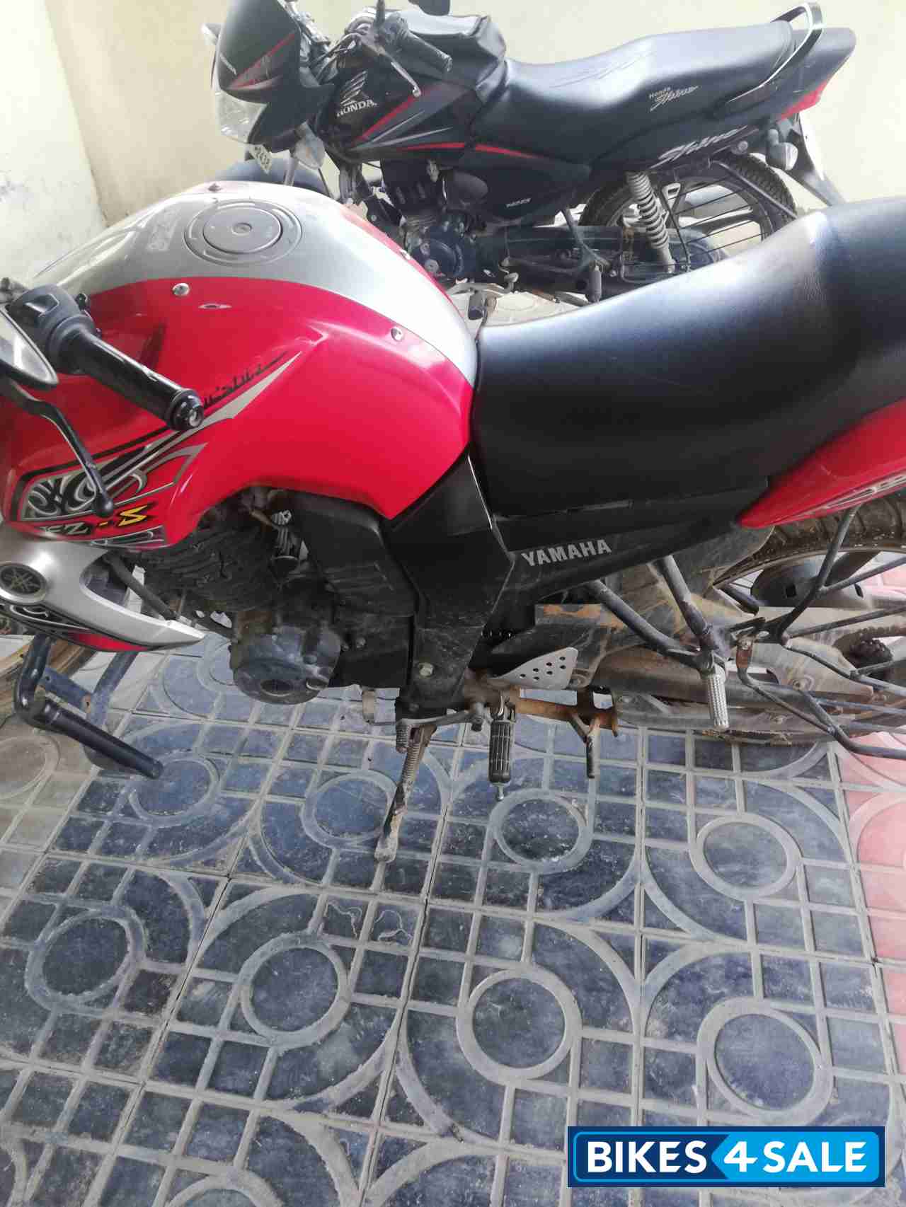 Red Silver Yamaha FZ-S