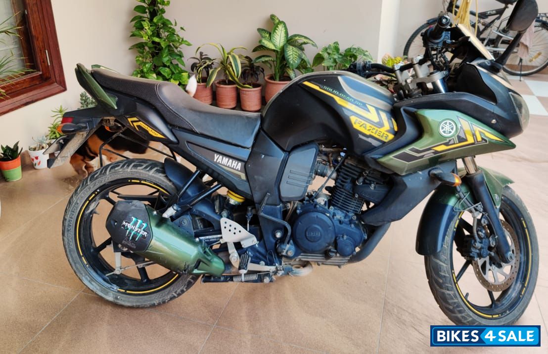 Dual Colour Yamaha Fazer