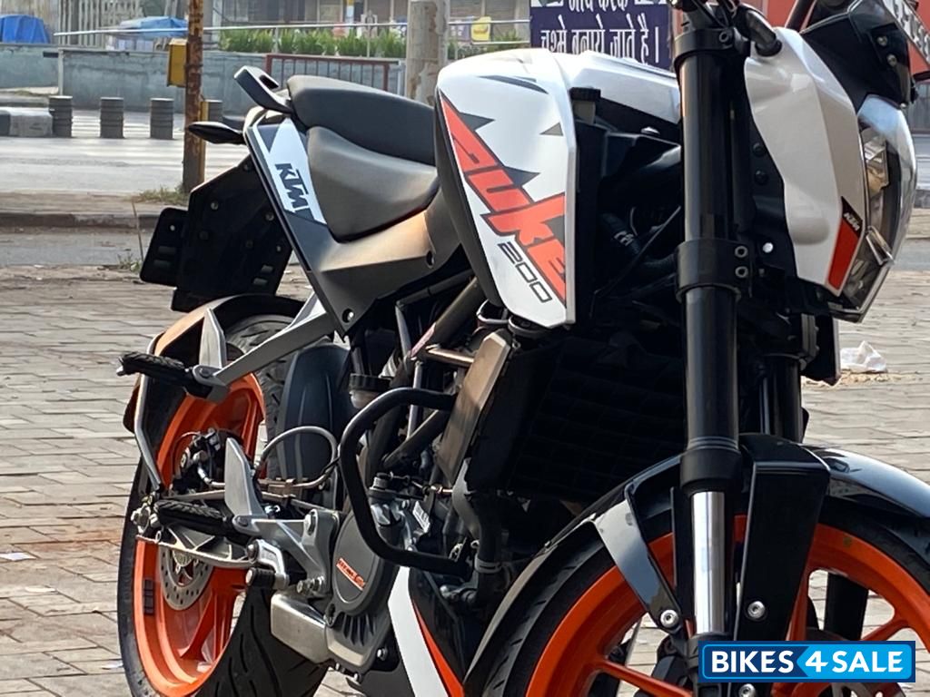 Used KTM Duke 200 ABS for sale in Ahmedabad. ID 273121. White colour -  Bikes4Sale