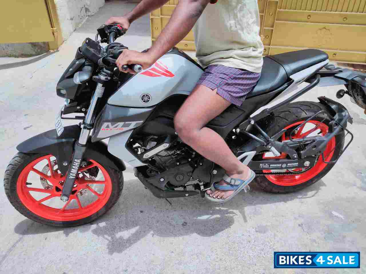 Whit And Block Yamaha MT-15 BS6 Whit And Block Yamaha MT-15 BS6