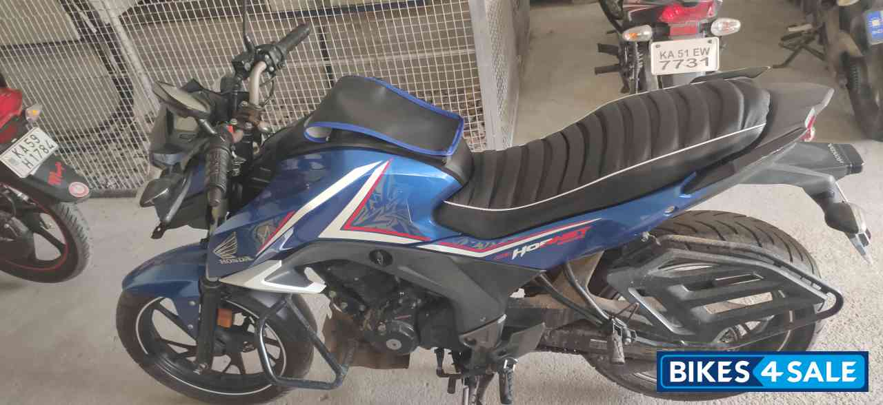Blue Mattlic Honda CB Hornet 160R